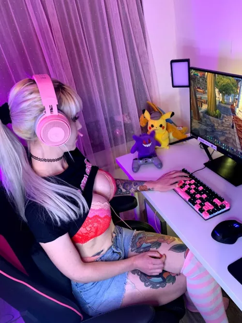 can you guess what game I want to play? [f]😋 by bexuki