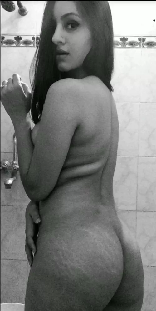 Can you help a dirty girl in the shower ? (f) by robocop457