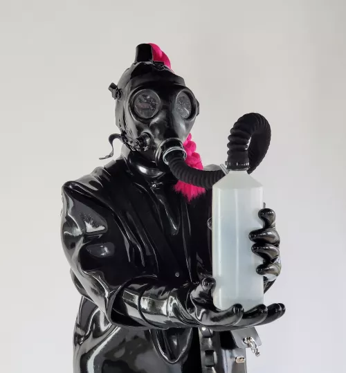 Can you hold this bubbler for me, please? by RubberPiggu