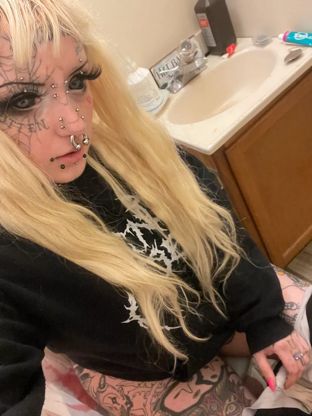 Can you imagine the smell? posted by trasshkitten