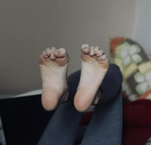 Can you imagine your c*ock between my soles? by _ivannabelle