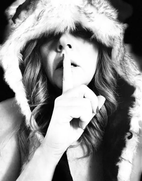 Can you keep a secret? No one knows I’m here 54yo Exec by Lynnzertart1