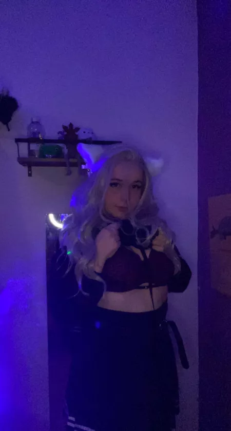 Can you pet me? 🥺💜 by cuteeweirdo