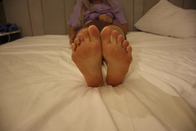 Can you please lick my dirty feet and make them crystal clear? by badhabitsl2u