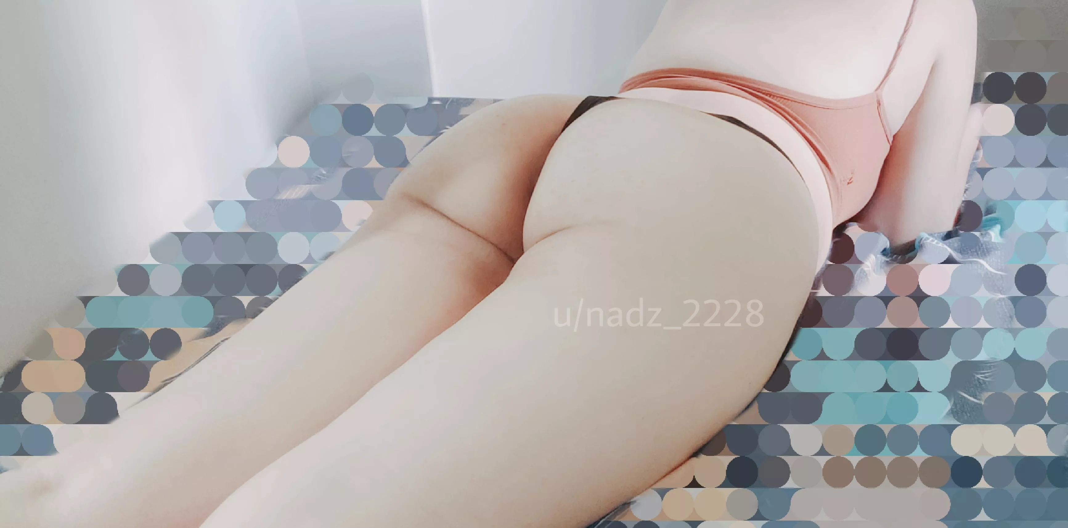 Can you resist? 🍑 (f) posted by nadz_2228