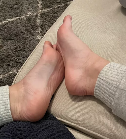 Can you rub my feet for me? by EmilyWilliamsxoxo