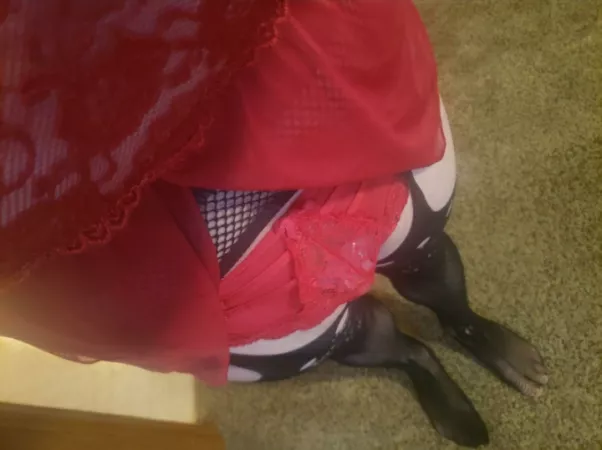 Can you see my cute pink cage peaking through my panties???? by jozlynn_99