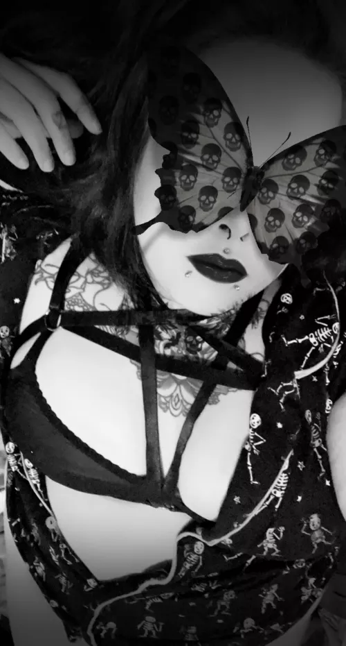 Can you spy something sparkly 😘 by Wickett1221