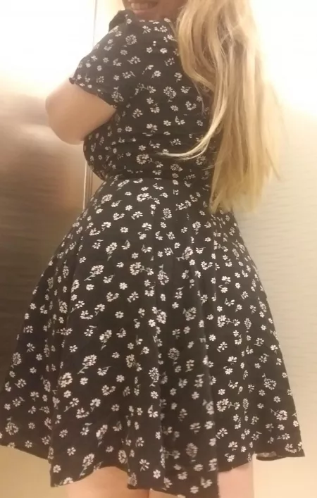 Can you tell hope thick I am with my sundress on? by Sapphire_vix