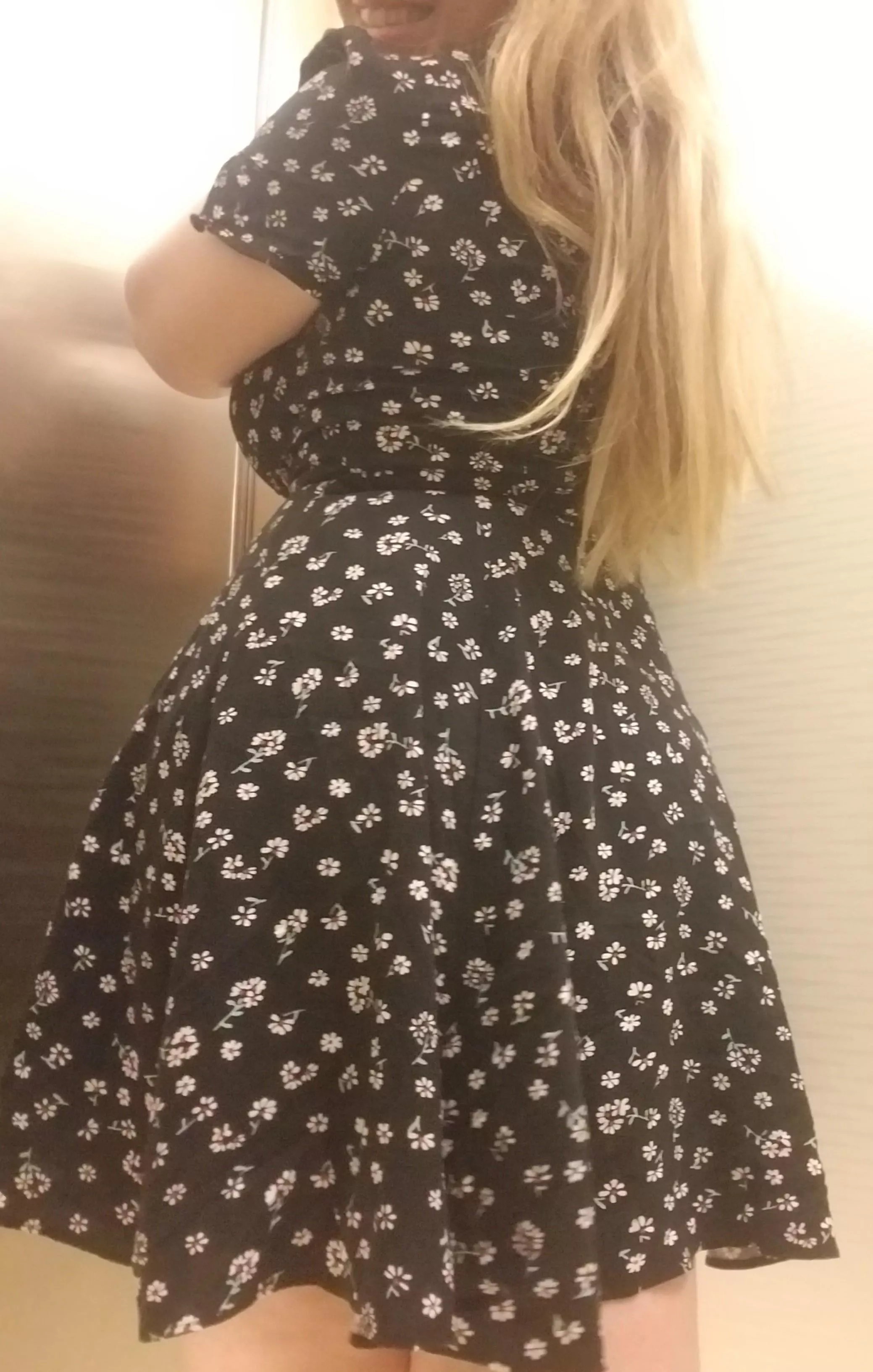 Can you tell hope thick I am with my sundress on? posted by Sapphire_vix