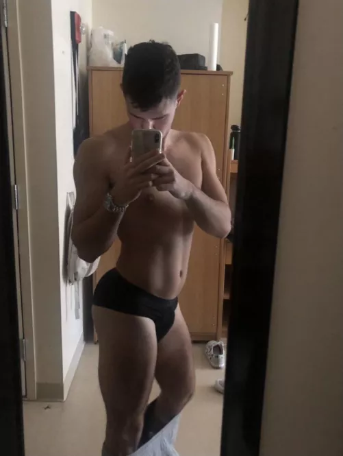 can you tell I don’t skip leg day? (20) by WillingandStable_