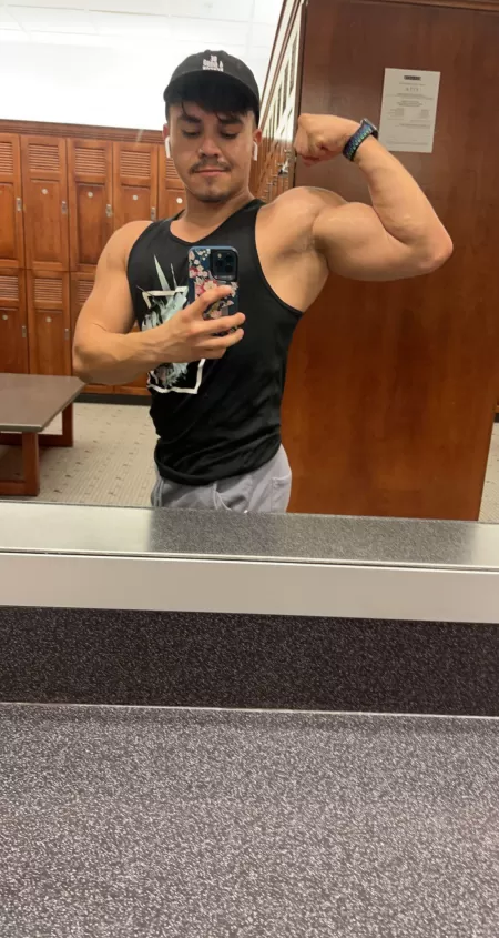Can you tell it was arm day 😜 💪🏽 by GayboyAZ
