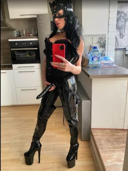 Can your ass hold my big strapon? by luicy_babe