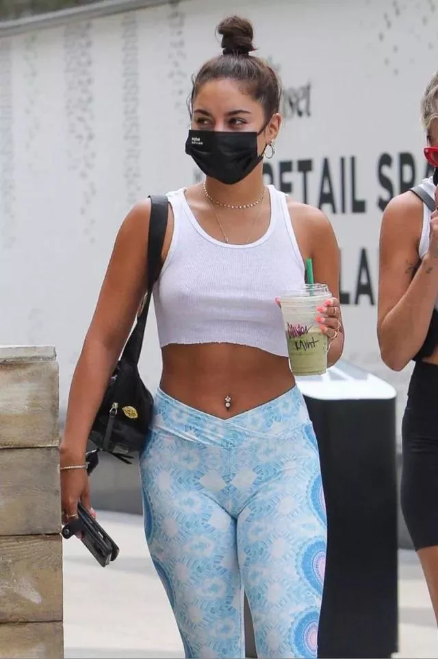 Can’t get Vanessa Hudgens’s belly button out of my head. I definitely think I’m developing a new fetish thanks to her… posted by garbagetruck87