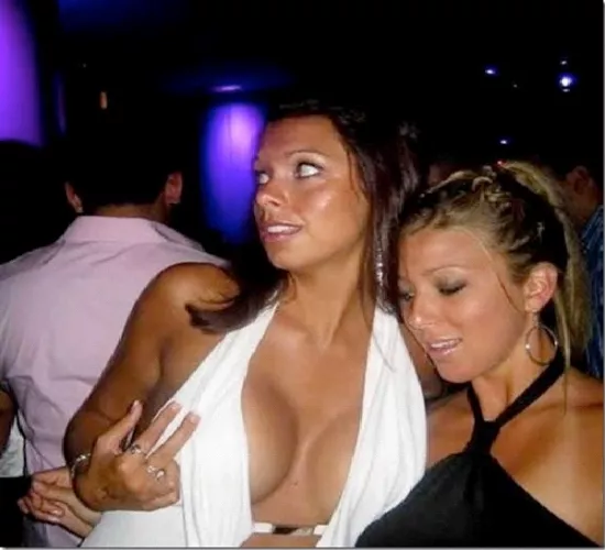 can't help but look by rubberduckzilla94