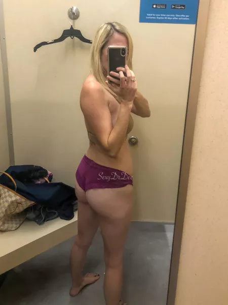 Can’t help taking a selfie when I go shopping (35f) by SexyDrDee