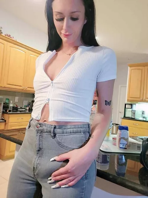 Can’t hide my bulge by Transand22