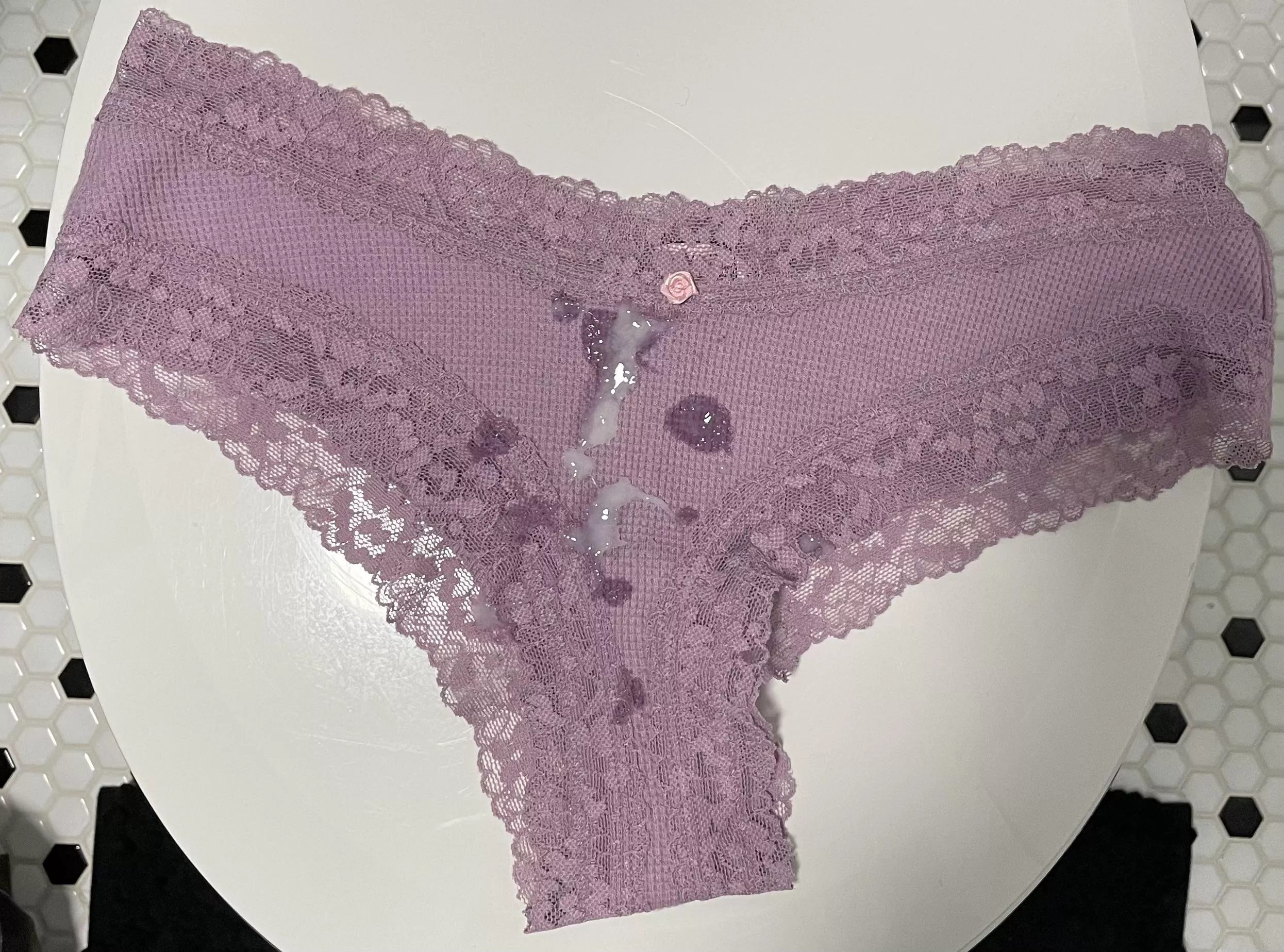 Can’t resist gfs panties posted by Ruhroh734