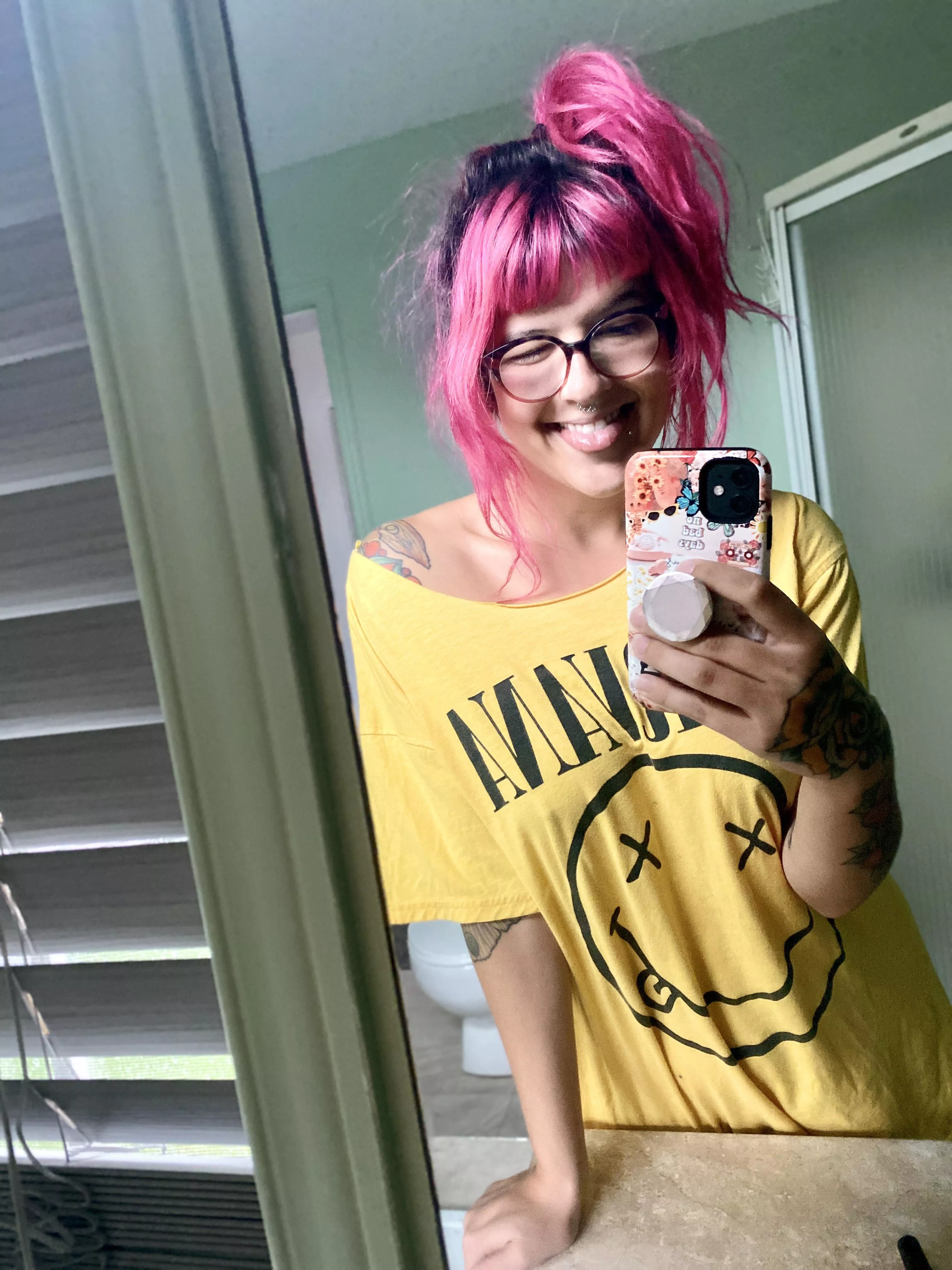 can’t resist the natural light in this bathroom ✨ posted by cmykxx