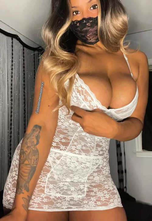 Cant sleep. Come keep me company. 🤓 by Cinnamomma0092