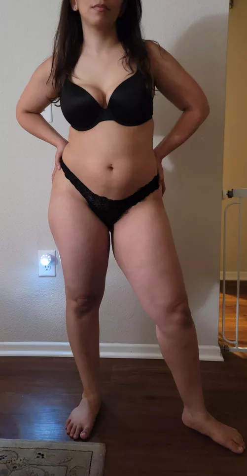 Cant sleep....whos up☺[F] by socal_princess24