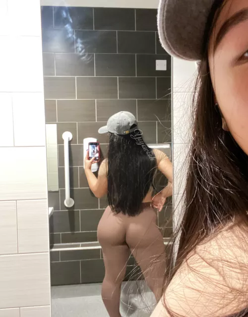 Can’t stop taking selfies. by yoyowooh