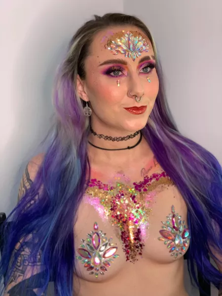 Can’t wait to get my hair re done again 🥰 Also how good is my makeup artist?!? She did an amazing job ❤️ by Rave_queen_xo