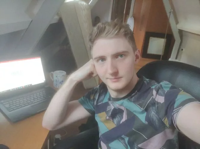 Can't wait to put bad screen away and switch to good screen by Atomlad360