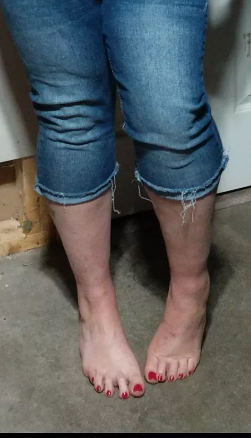 Capri pants feet by Jayc_75