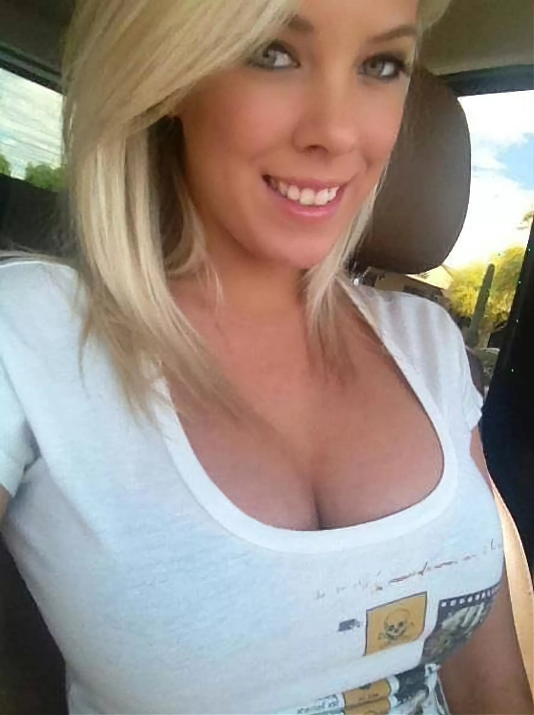 Car selfie posted by Icaro2k4