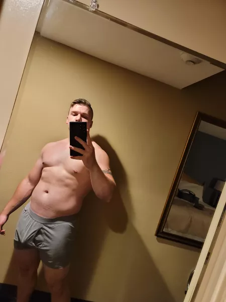 care to stay up late with me? by Zeonen