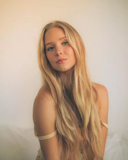 Caroline by poluza112