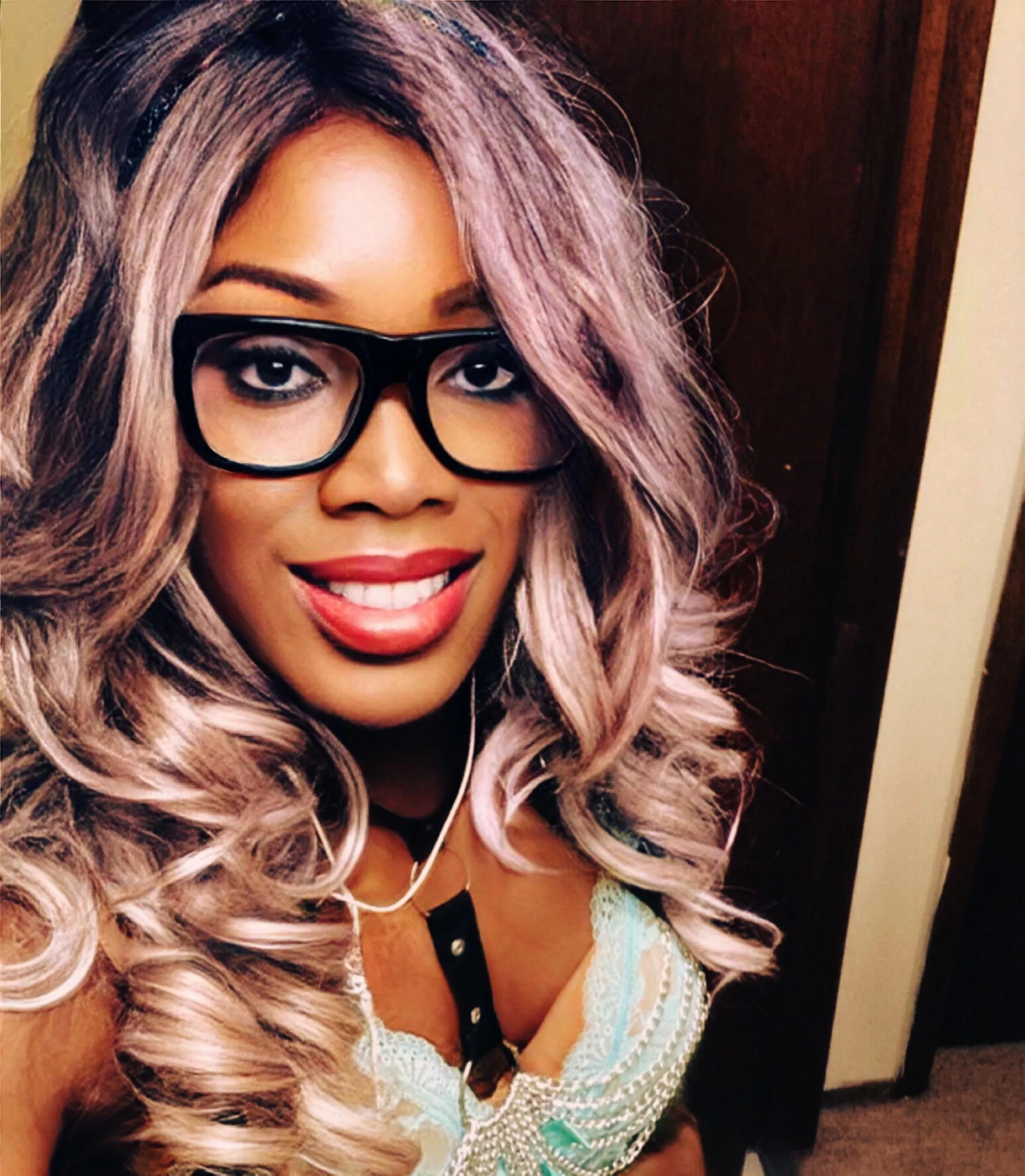 💋💋💋carry your book bag? 👩🏿‍🏫📏📚👝 posted by Siren067