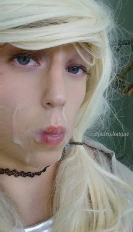 Casual selfie, there's nothing on my face, right? by jadecelestyne