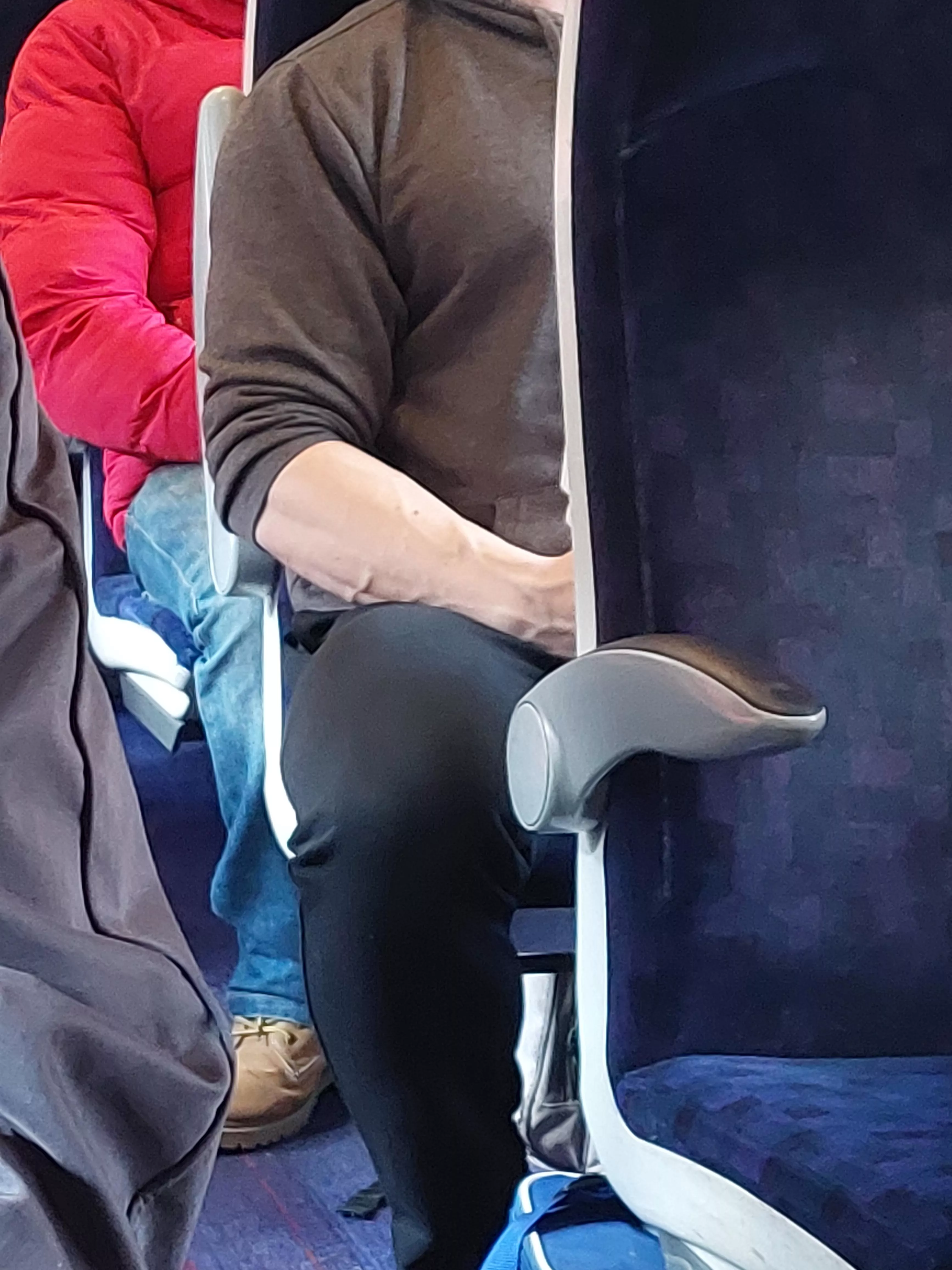 Casual UK train ride with these thicc forearms in view. posted by jakeewilson1994