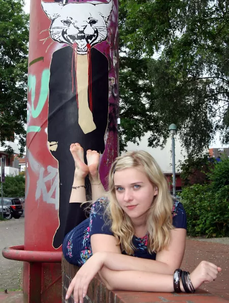 Cat Got Your Toes by trashableaccount1