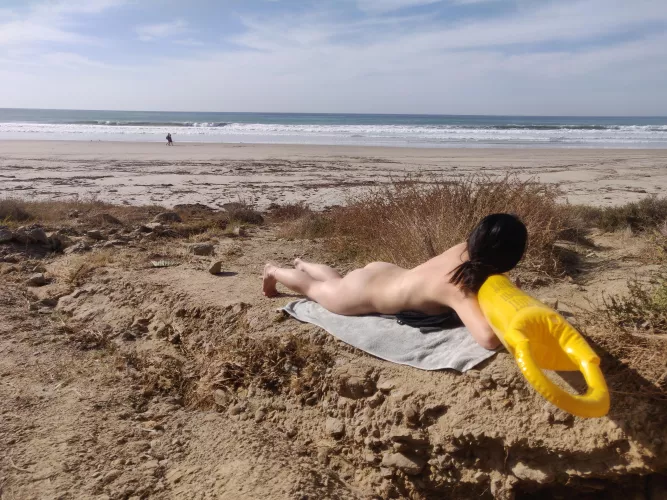 Catch me at a nude beach 🤭🏖️ by Lileevee02