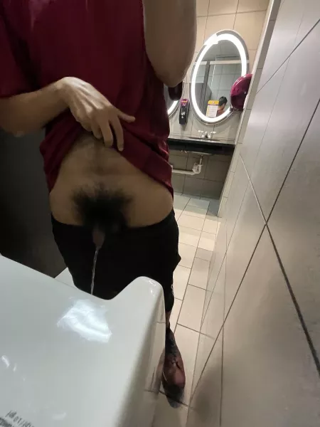 Catch me at the gym by hairyforeskin1993