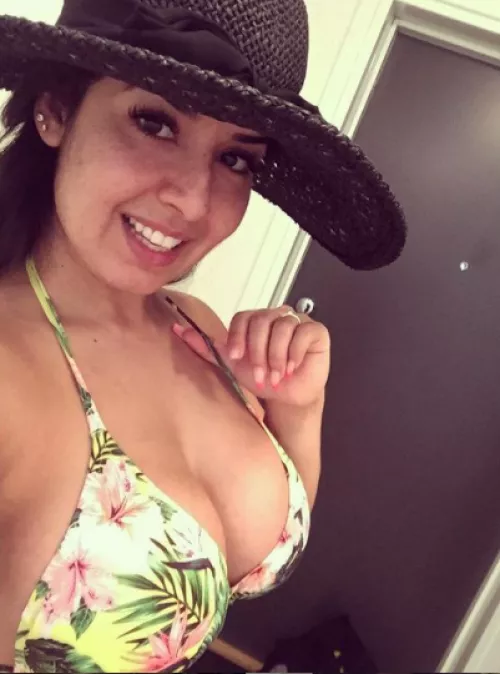 Caught looking, but she aint mad... by trsk123