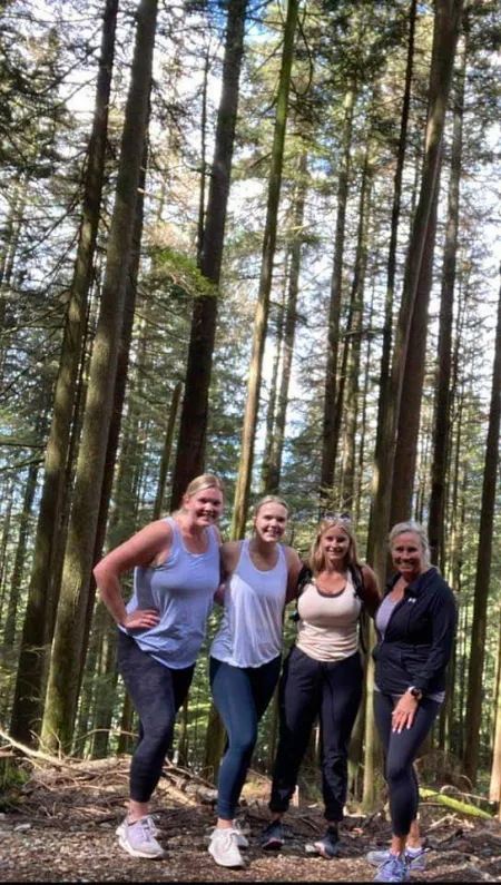 Center of attention 👀 by Malicious_Wood