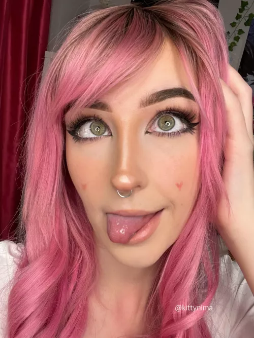 ceo of green eyes by newn0rmal106