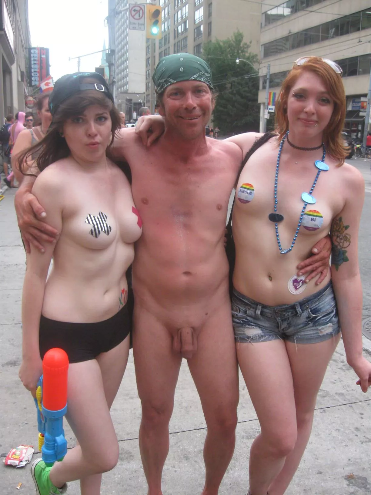 CFNM in the city (x-post r/TrueCFNM) posted by daverobertsSPH