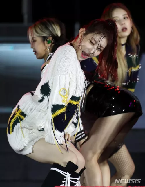 Chaeryeong & Ryujin - ITZY by KingSettle