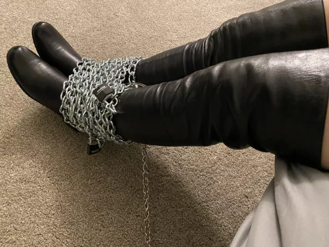 Chained up. by elizziee