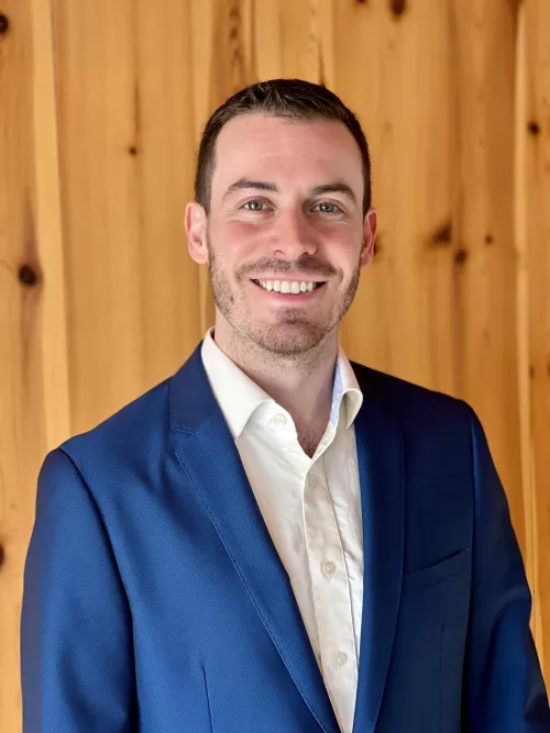 Changed job after 9 years, figured I should update my professional pic! by Godriel