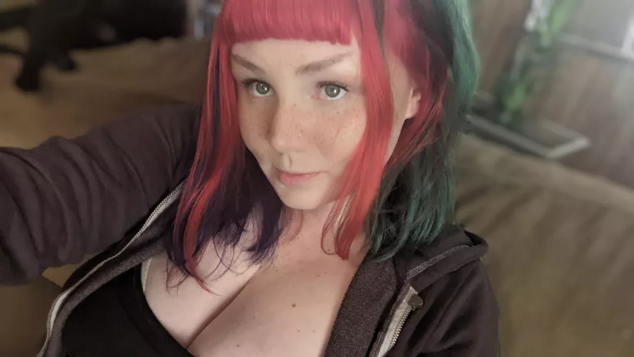 Changed up my hair 🥰❣️ by Marie_Jayne