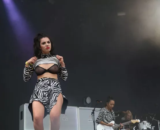 Charli XCX lifts her top by bigreds_82