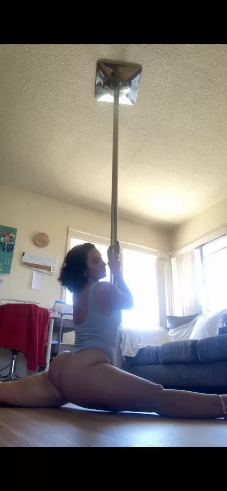 Check out my OnlyFans for more 💋 OnlyFans.com/sofiaspins by AthenaSofia