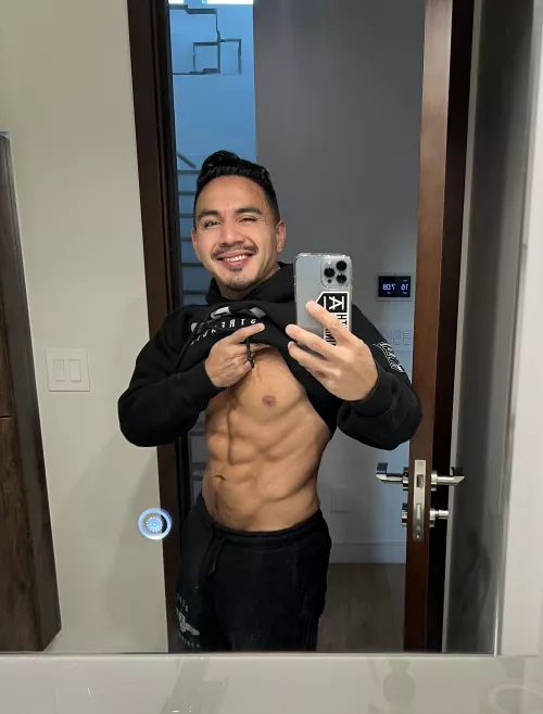 Check out my sweater, bro 😜 by ragnaramg