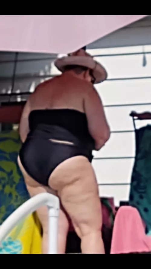 Check out the wife's thick thighs in this pic... by PTT-